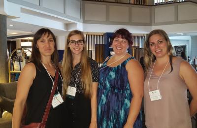 Dre Natacha Godbout, Gaëlle Cyr (Ph.D. student), Roxanne Bolduc (M.A. student) et Anne-Julie Lafrenaye-Dugas (Ph.D. student) lors de l'International Family Violence and Child Victimization Research Conference (IFVCVRC) 2016, à Porthmouth au New Hampshire (États-Unis)